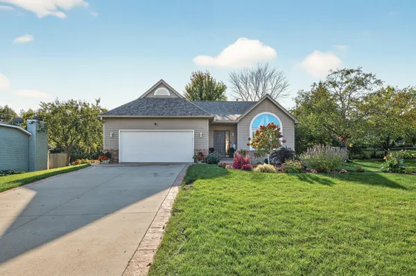 $500,000 | 2084 Parkview Lane, Woodbury, MN 55125