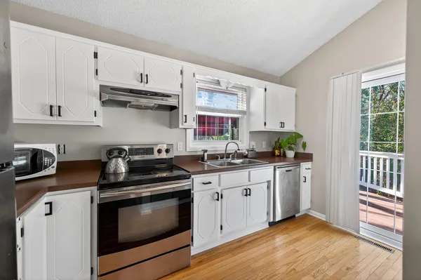 $500,000 | 2084 Parkview Lane, Woodbury, MN 55125