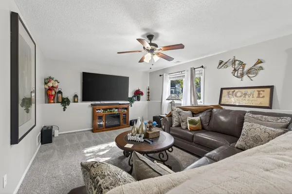 $500,000 | 2084 Parkview Lane, Woodbury, MN 55125