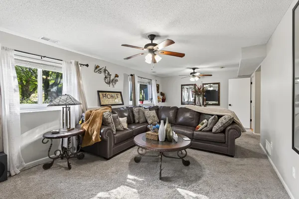 $500,000 | 2084 Parkview Lane, Woodbury, MN 55125
