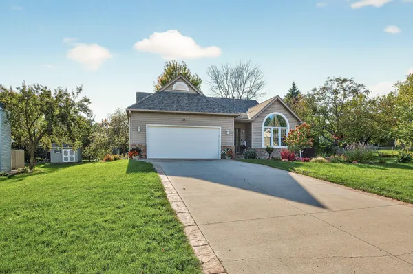 $500,000 | 2084 Parkview Lane, Woodbury, MN 55125