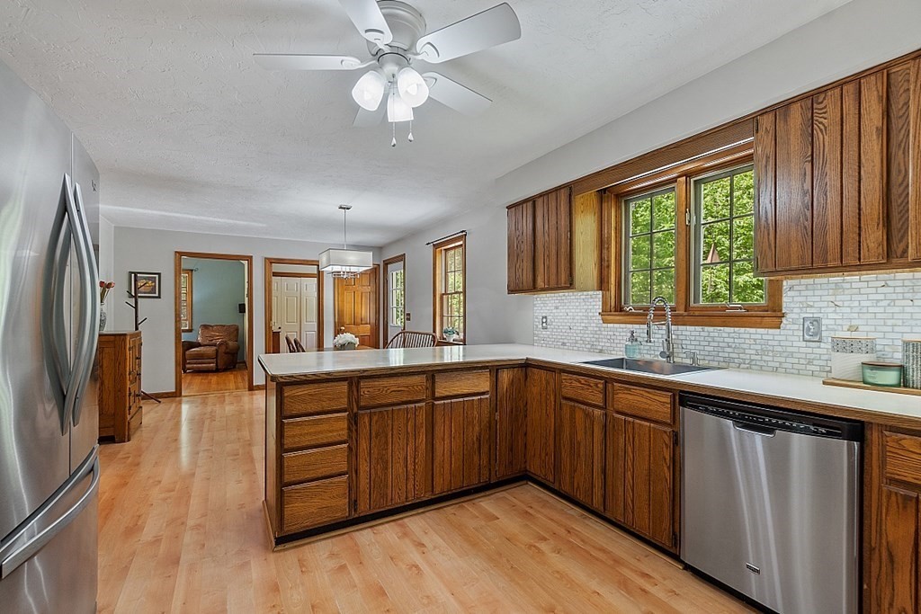 16 Throne Hill Road Groton, MA 01450 - Photo 4 of 37 Gallery Image 4