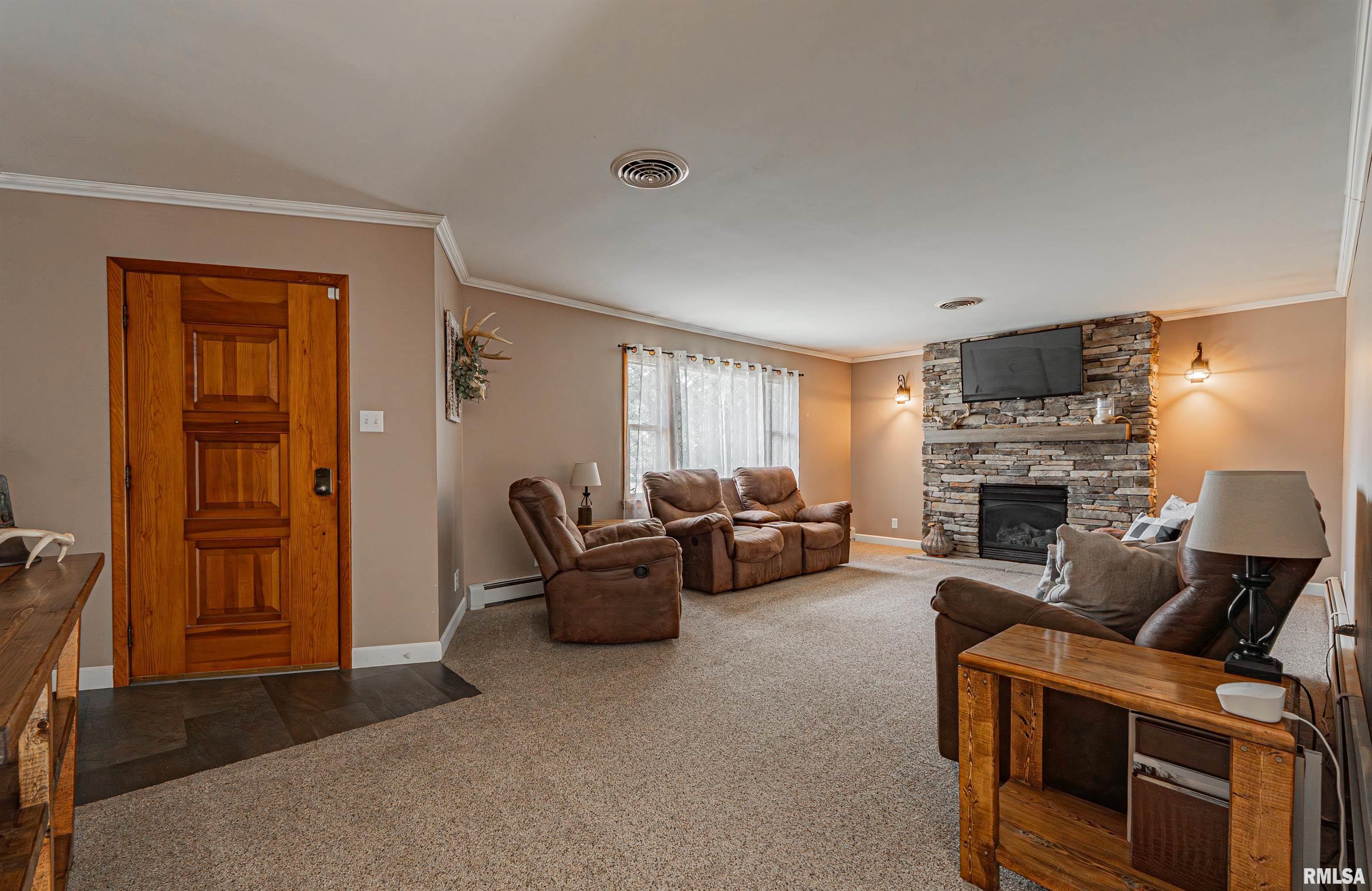 1346 Airport Road Lincoln, IL 62656 - Photo 4 of 38