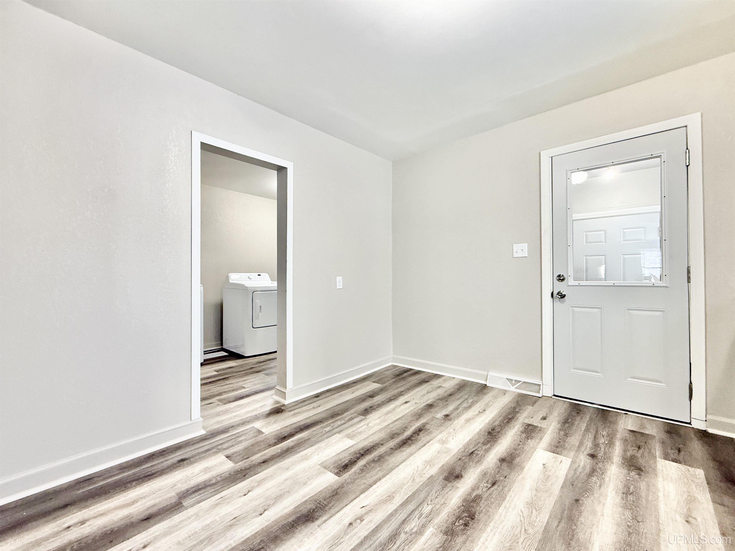 1031 Sheridan Road Escanaba, MI 49829 - Photo 5 of 23