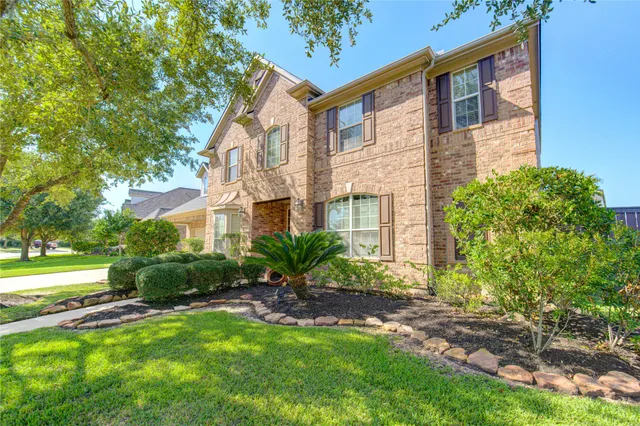 a view of a house with a yard and plants