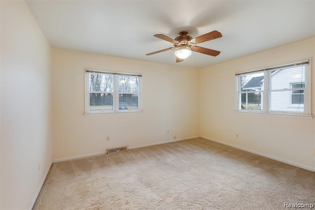 22104 Gill Road Farmington Hills, MI 48335 - Photo 21 of 39
