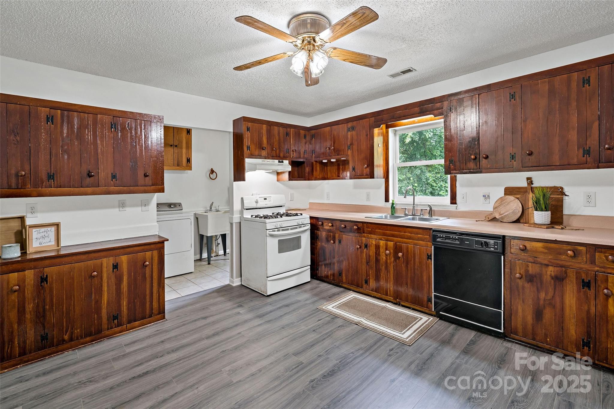 2526 Hankins Road Marion, NC 28752 - Photo 9 of 42