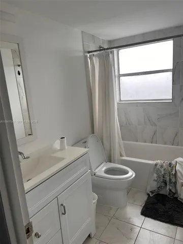 $3,500 | 1881 Washington Avenue, Unit 8F, Miami Beach, FL 33139