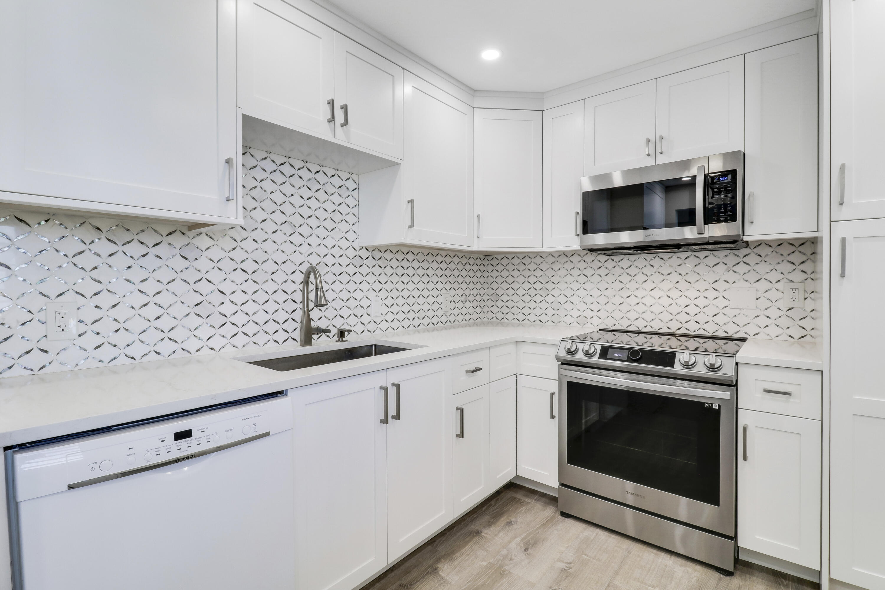 1605 Highway 1, Unit 604M3 Jupiter, FL 33477 - Photo 11 of 42 Kitchen