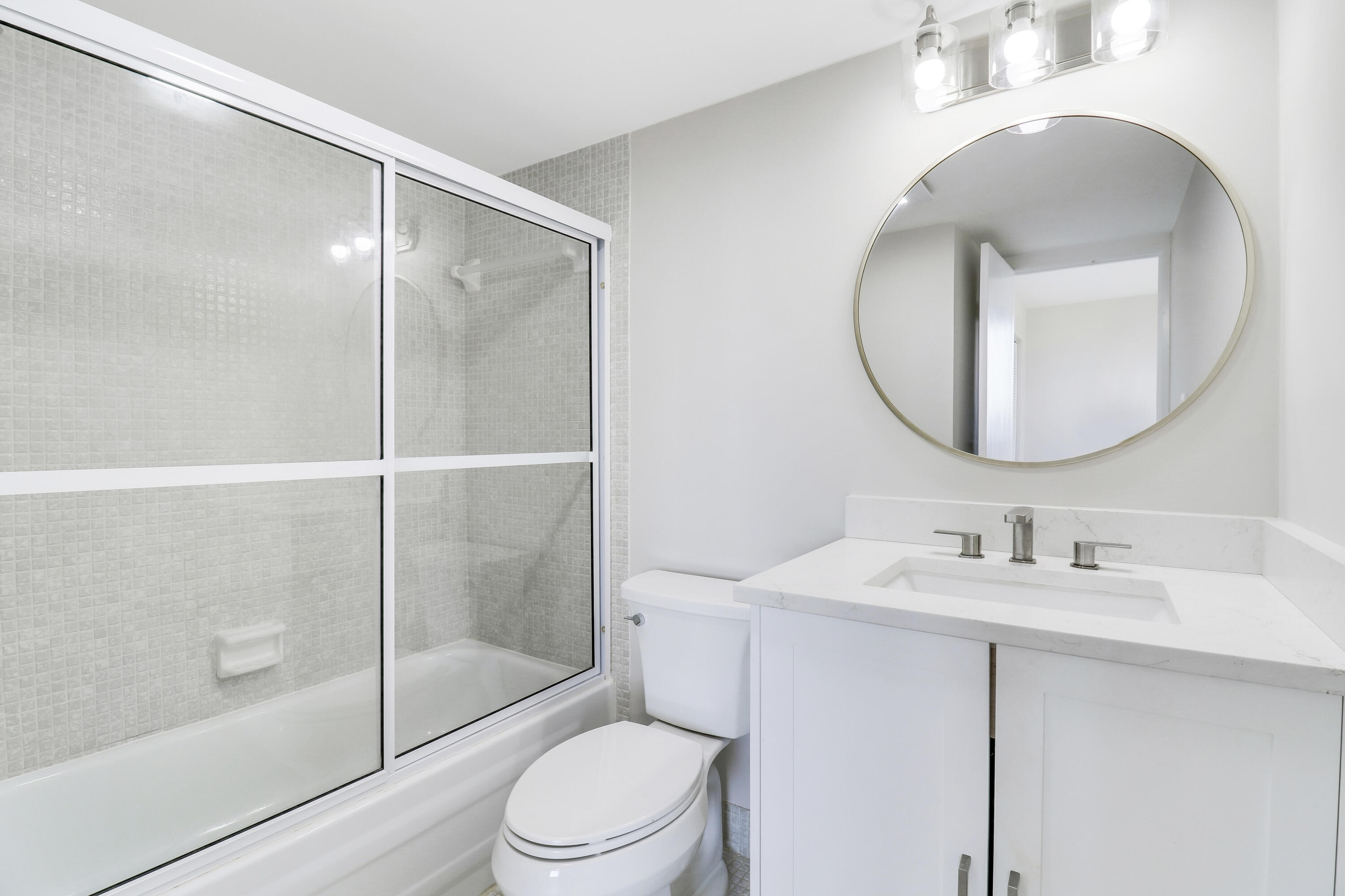 1605 Highway 1, Unit 604M3 Jupiter, FL 33477 - Photo 21 of 42 Guest Bathroom
