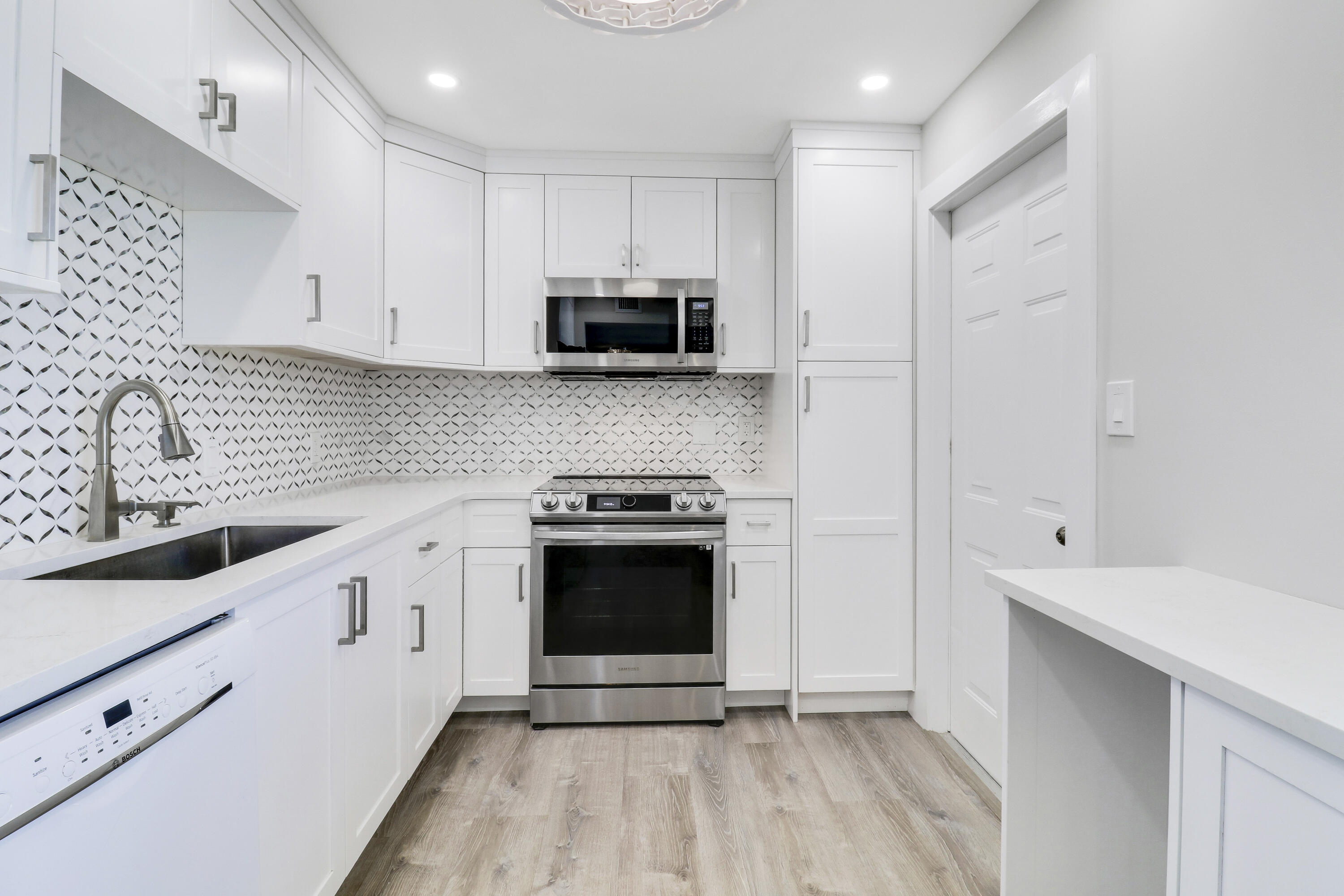 1605 Highway 1, Unit 604M3 Jupiter, FL 33477 - Photo 9 of 42 Kitchen