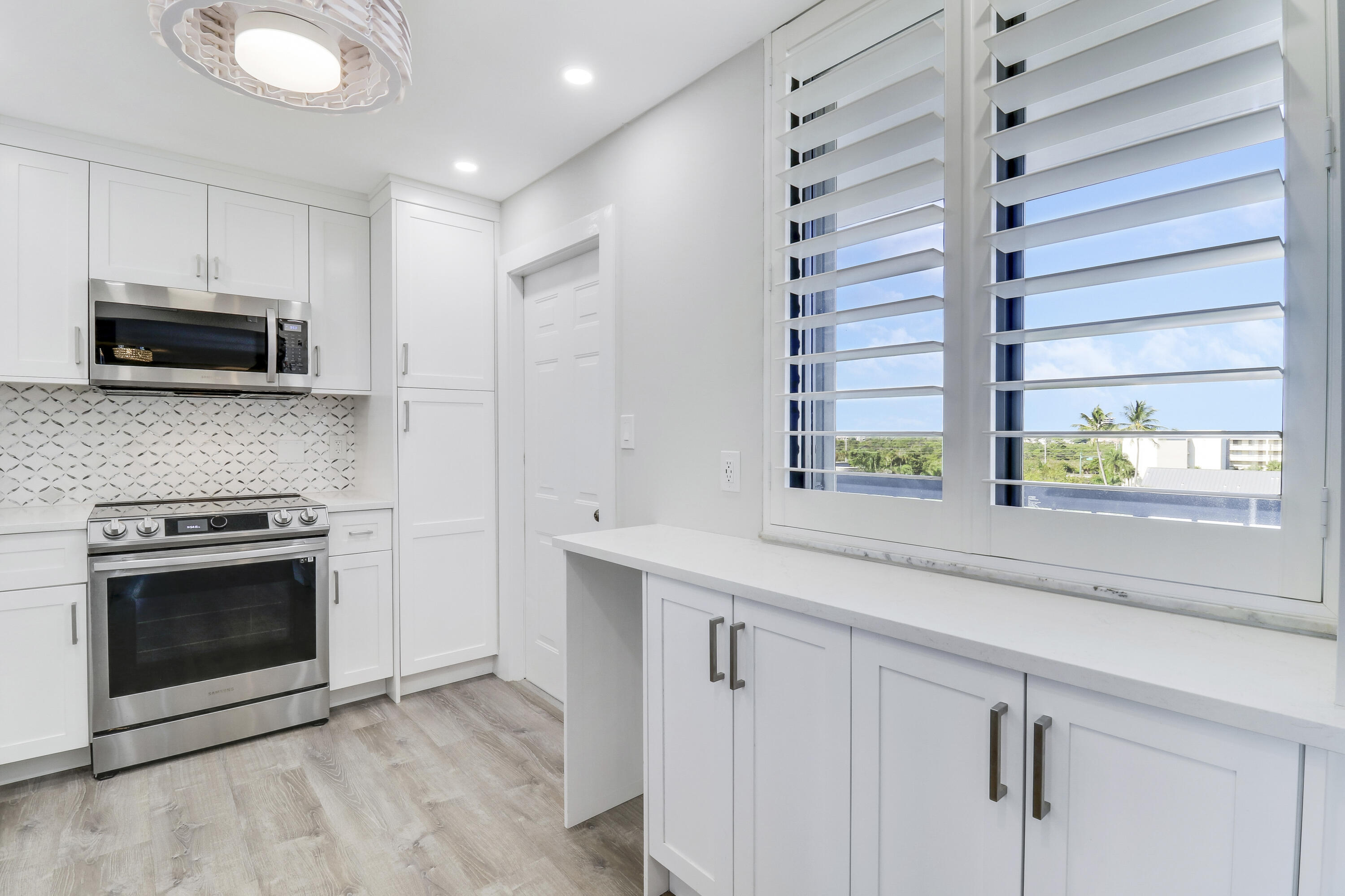 1605 Highway 1, Unit 604M3 Jupiter, FL 33477 - Photo 10 of 42 Kitchen