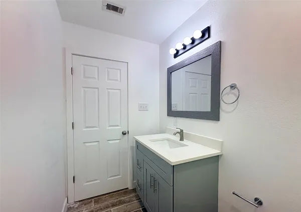 $1,600 | 3204 Avenue K, Bay City, TX 77414