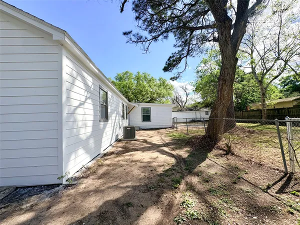 $1,600 | 3204 Avenue K, Bay City, TX 77414