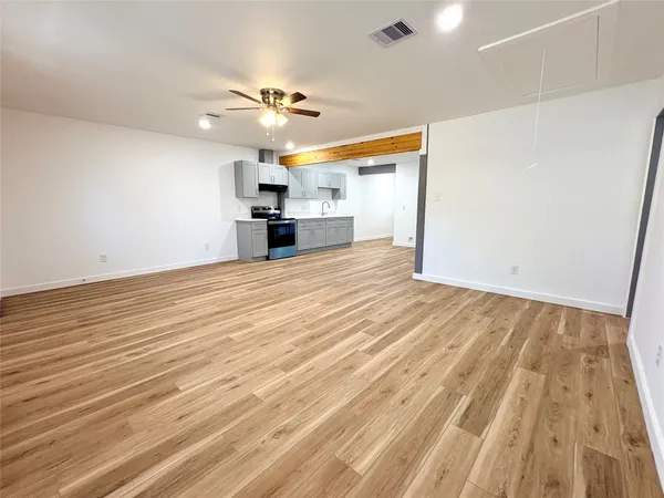 $1,600 | 3204 Avenue K, Bay City, TX 77414