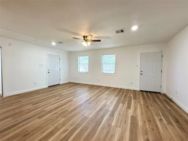 $1,600 | 3204 Avenue K, Bay City, TX 77414