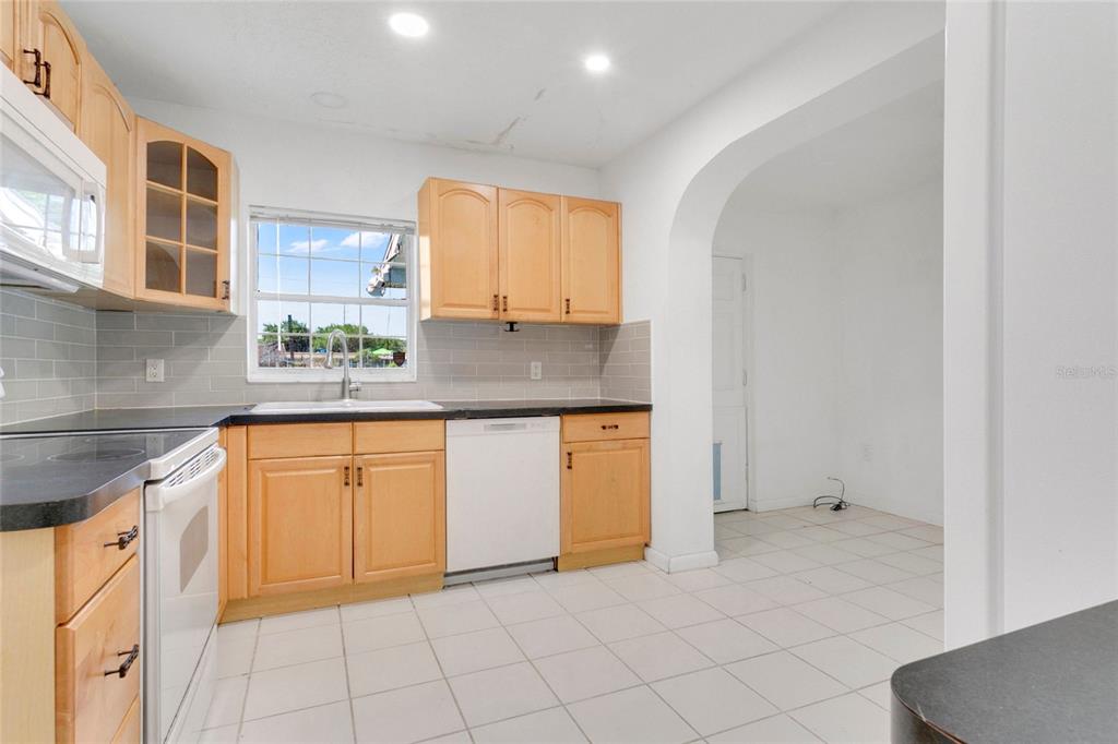 2482 Roxbury Road Winter Park, FL 32789 - Photo 6 of 20