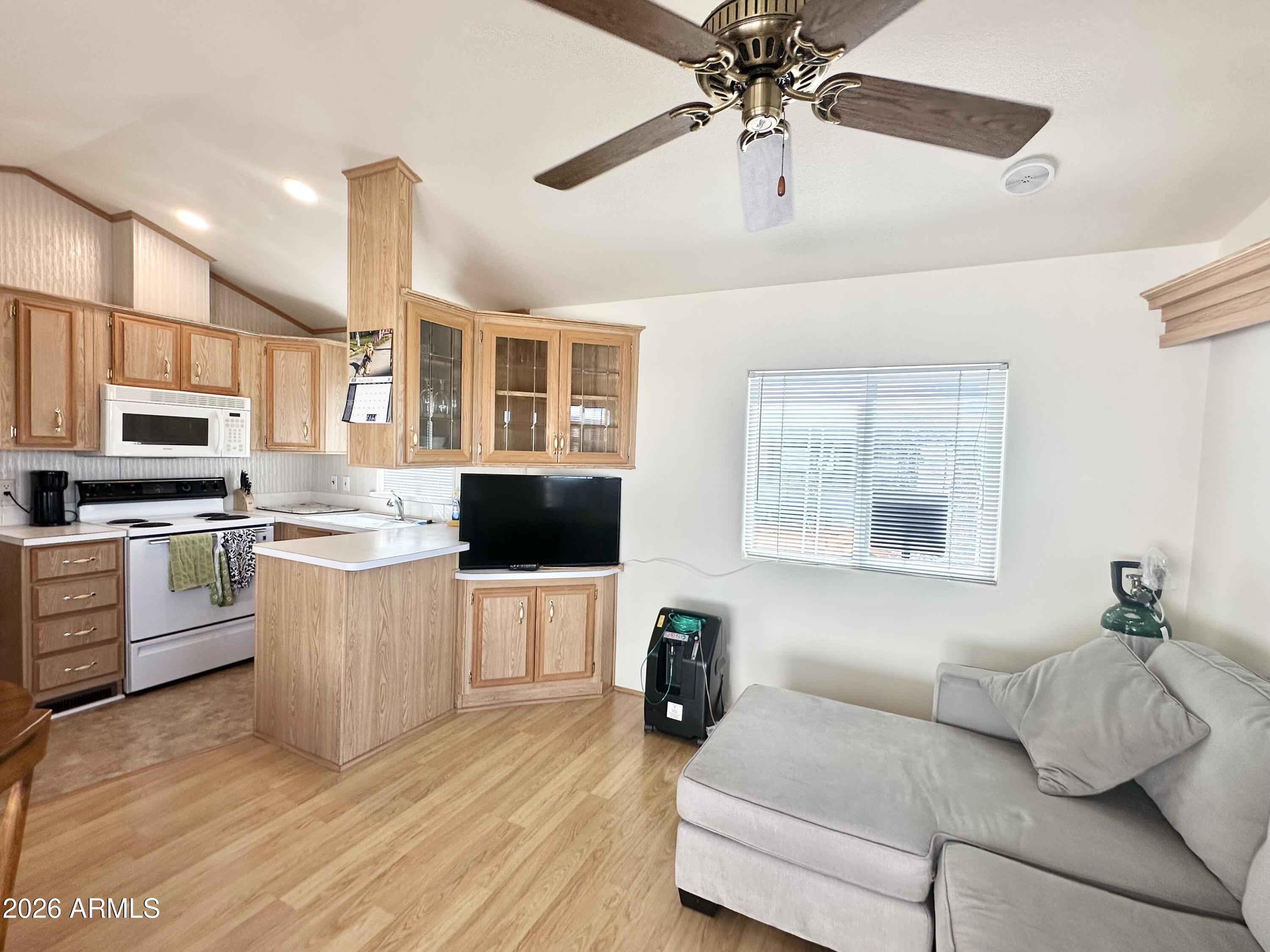 111 South Greenfield Road, Unit 809 Mesa, AZ 85206 - Photo 12 of 49 LIGHT & BRIGHT