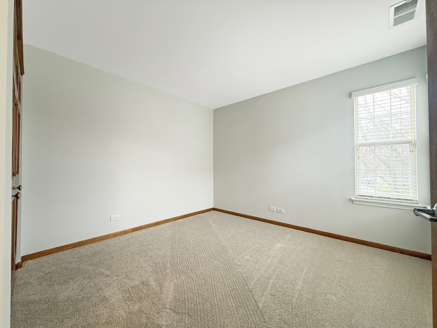 440 Mill Street Batavia, IL 60510 - Photo 12 of 17 an empty room with a window