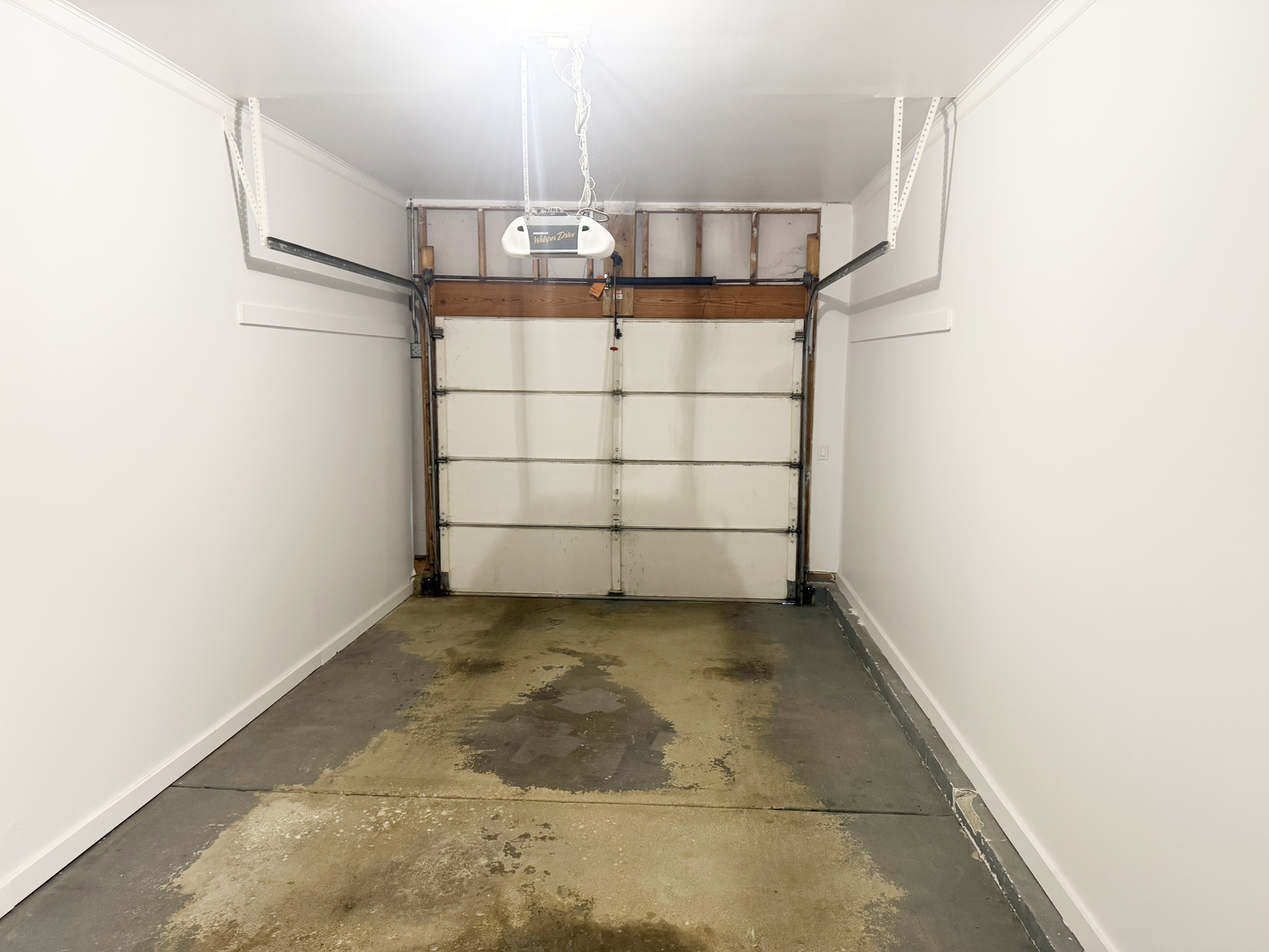 440 Mill Street Batavia, IL 60510 - Photo 16 of 17 a view of a garage