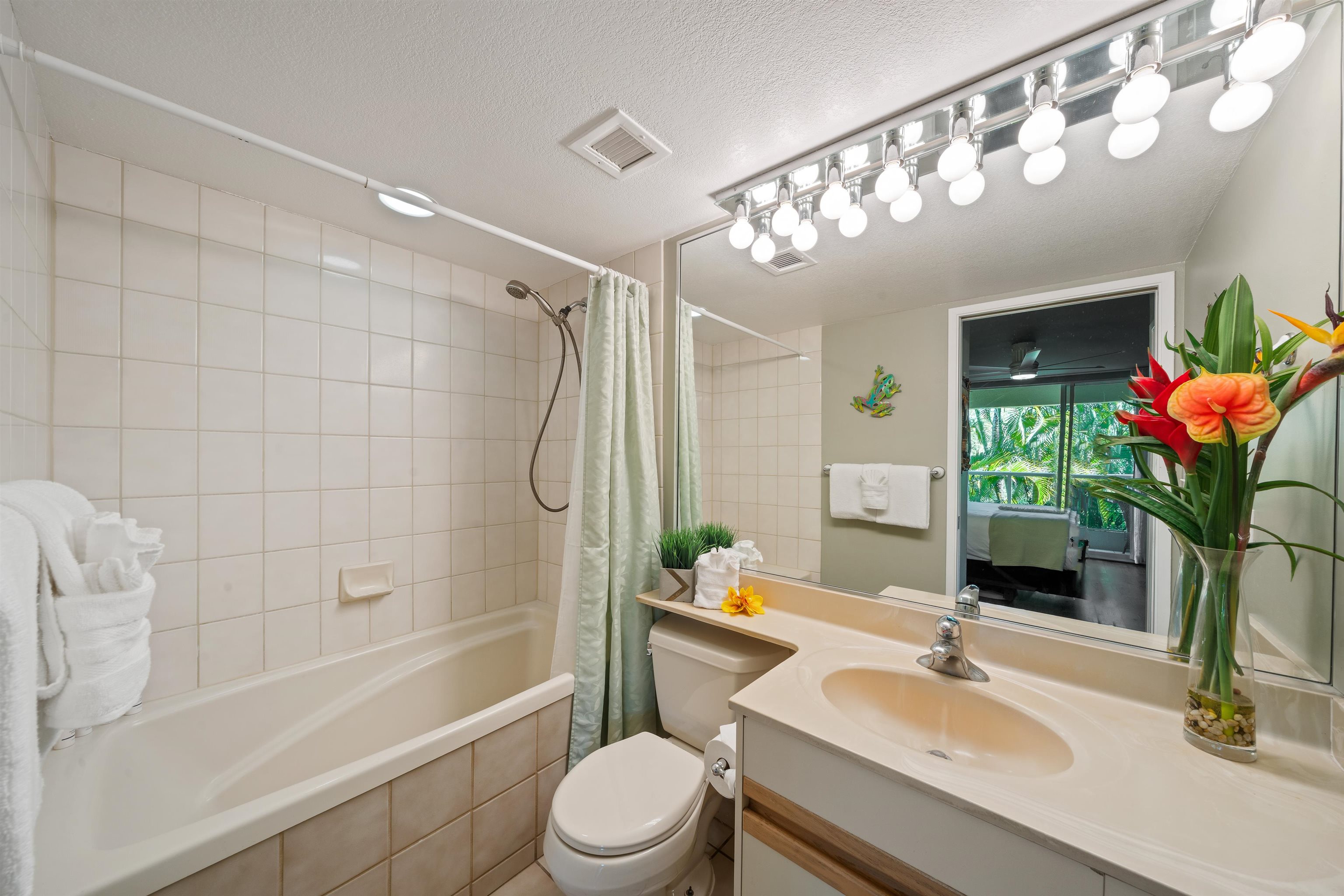 2575 South Kihei Road, Unit H207 Kihei, HI 96753 - Photo 17 of 31 a bathroom with a sink a toilet a mirror a bathtub and shower