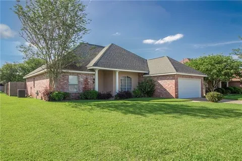 $259,000 | 300 Oak Point Drive, Laplace, LA 70068