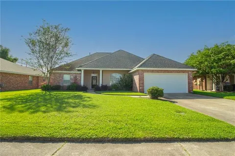 $259,000 | 300 Oak Point Drive, Laplace, LA 70068