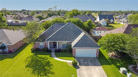 $259,000 | 300 Oak Point Drive, Laplace, LA 70068