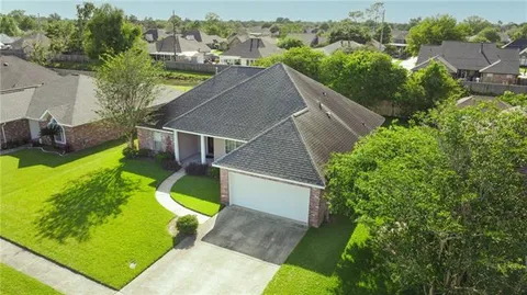 $259,000 | 300 Oak Point Drive, Laplace, LA 70068