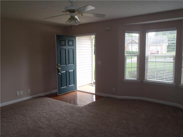 1206 Akins Ridge Drive La Vergne, TN 37086 - Photo 4 of 15 Living Room with new Frieze Carpet and Parquet Wood Floor Entry