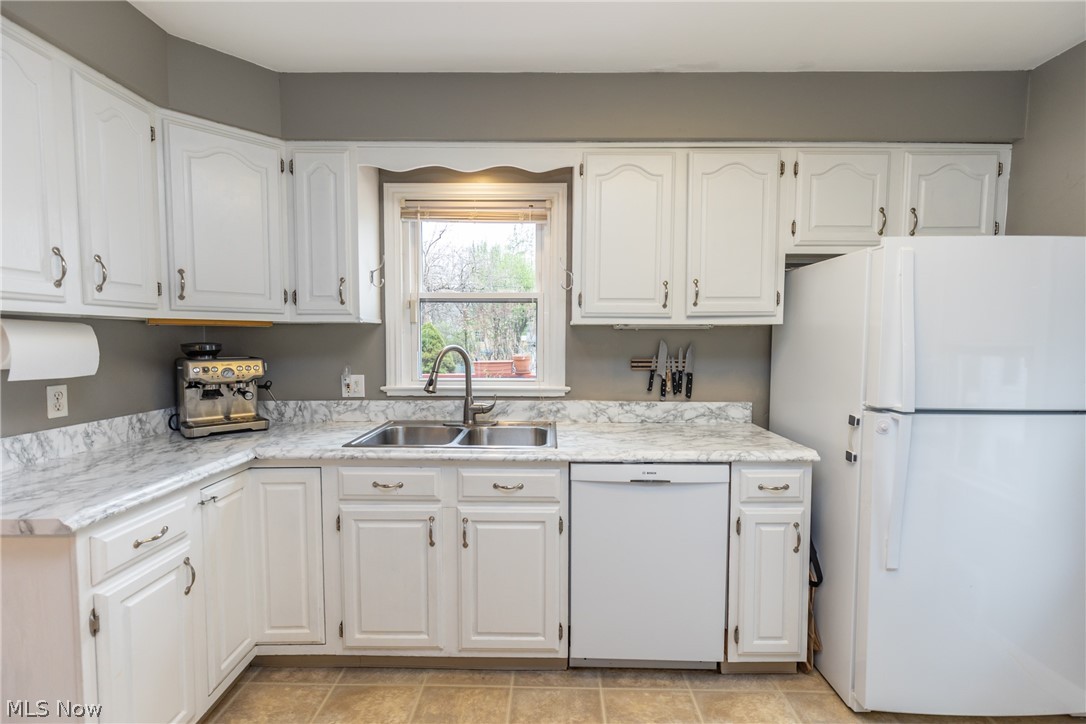 1558 Oakmount Road South Euclid, OH 44121 - Photo 8 of 33