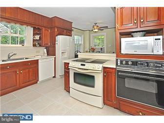 104 Stratford Road Wallingford, PA 19086 - Photo 6 of 12