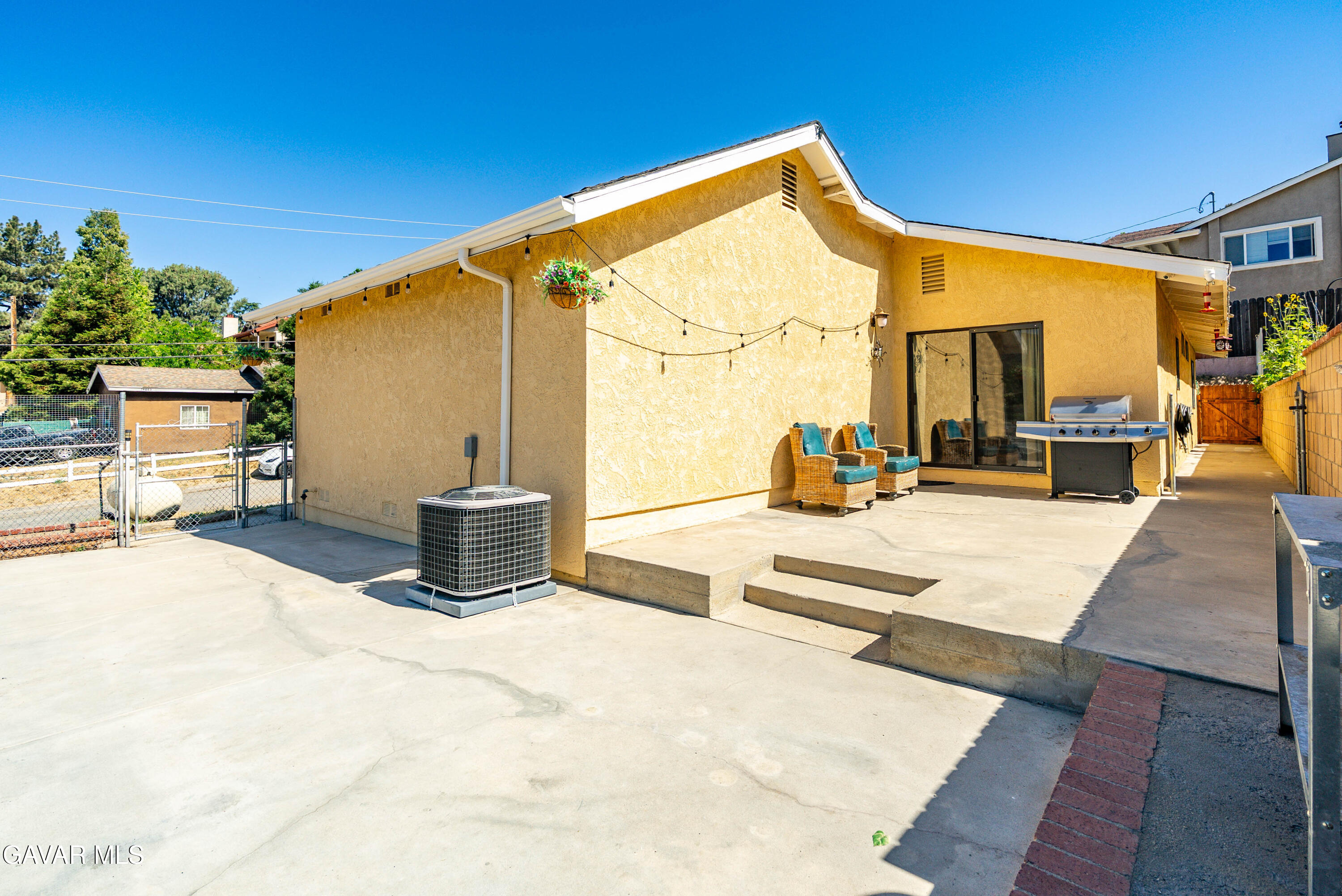43230 Lookabout Road Lake Hughes, CA 93532 - Photo 21 of 35 a view of a swimming pool with a lounge chairs