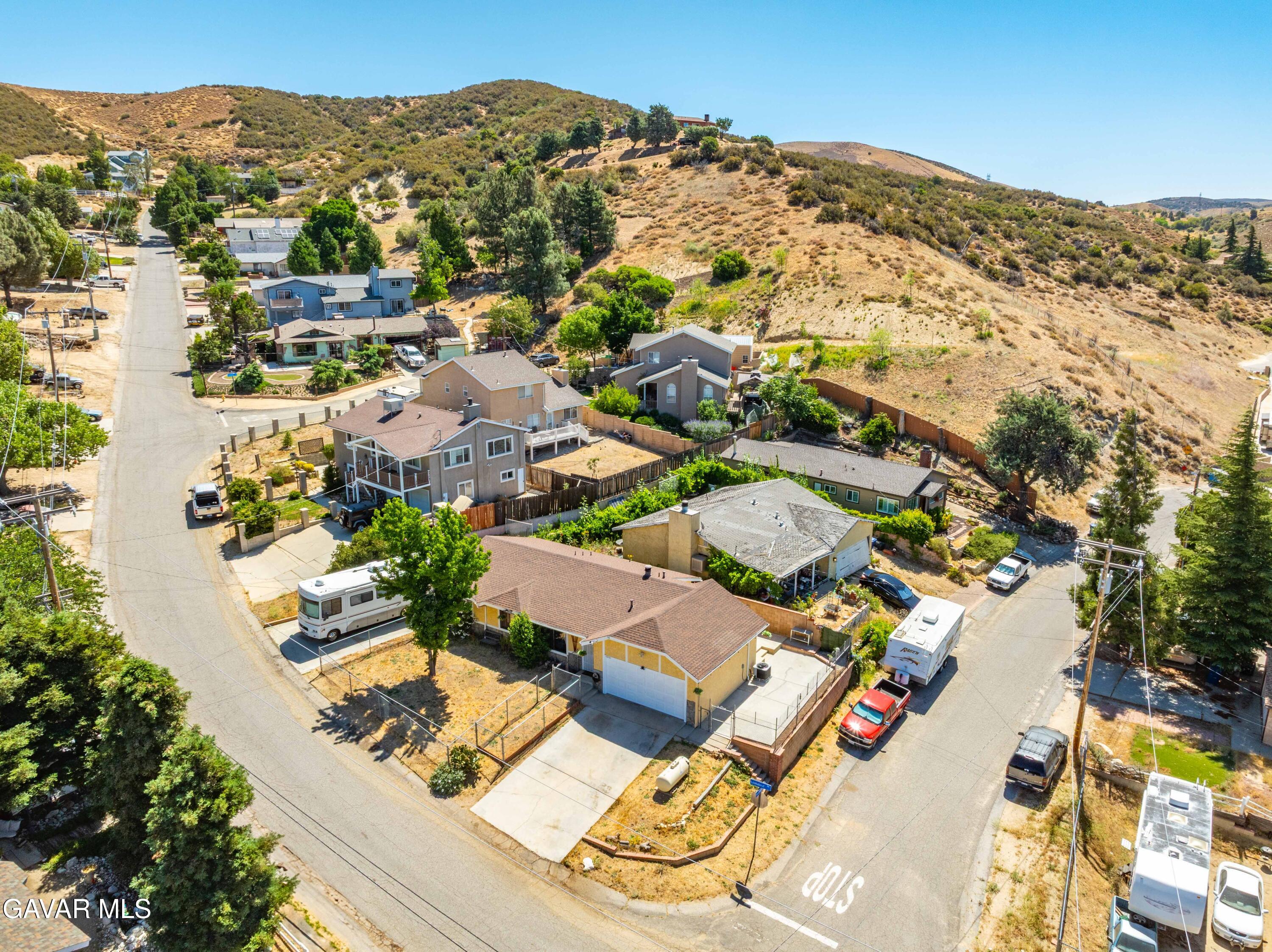 43230 Lookabout Road Lake Hughes, CA 93532 - Photo 33 of 35 an aerial view of residential houses with outdoor space