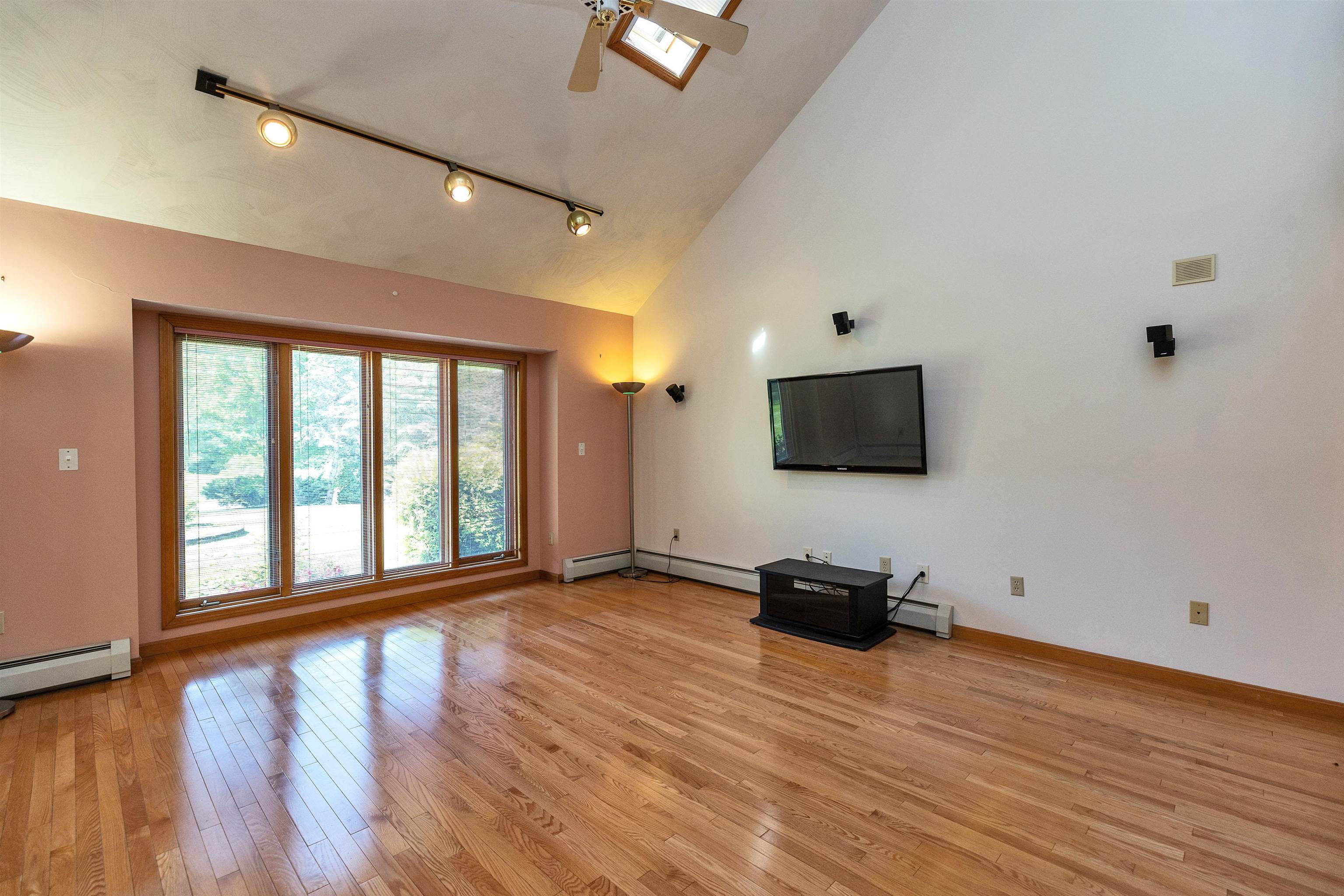 8 Longview Drive Bow, NH 03304 - Photo 21 of 59