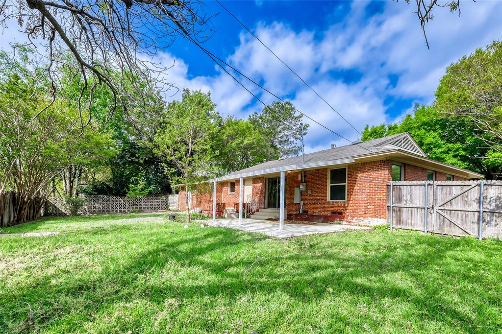 6612 East Mockingbird Lane Dallas, TX 75214 - Photo 23 of 28 a front view of house with yard and green space