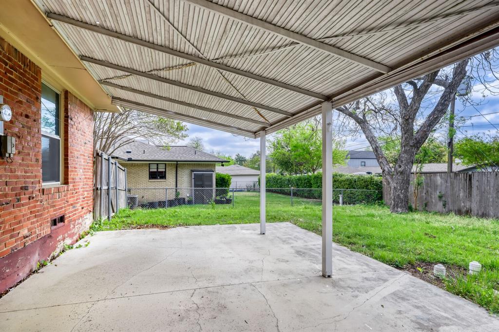 6612 East Mockingbird Lane Dallas, TX 75214 - Photo 27 of 28 a view of a house with backyard and garden