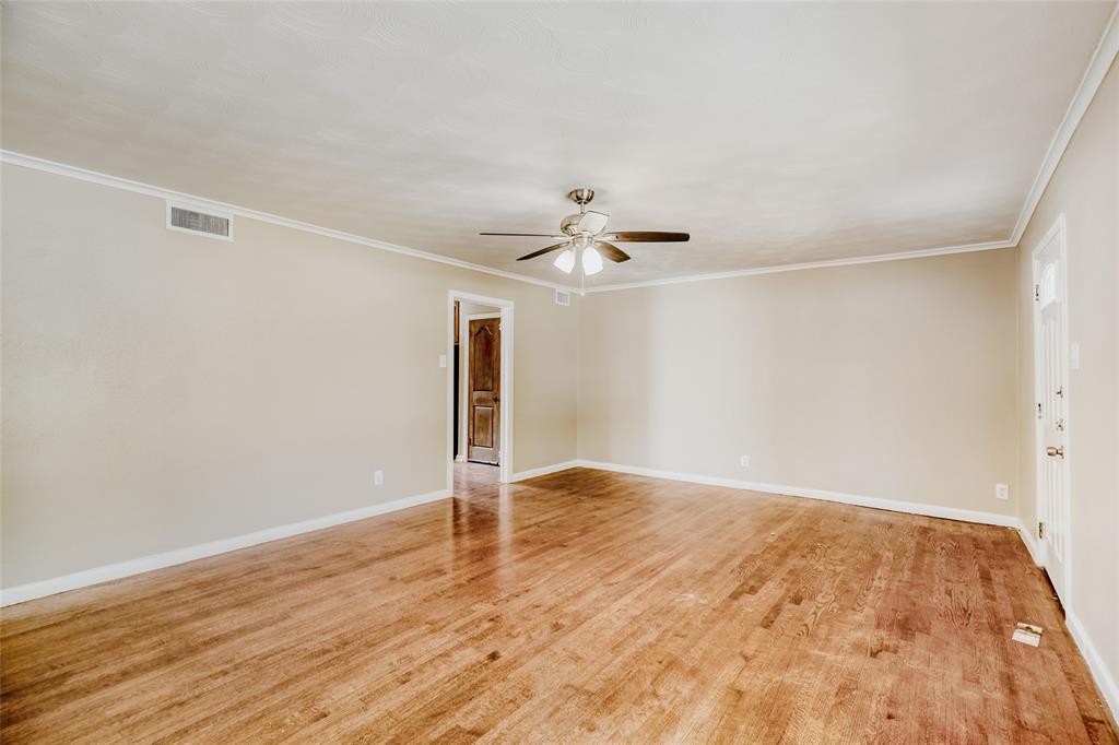 6612 East Mockingbird Lane Dallas, TX 75214 - Photo 7 of 28 a view of an empty room