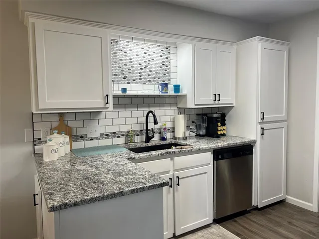 $385,000 | 1504 Skyview Drive, Irving, TX 75060