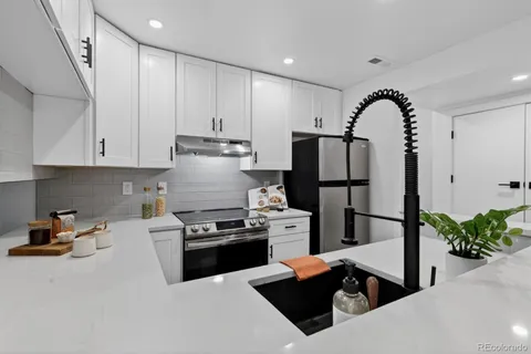 $749,000 | 170 South Jackson Street, Unit 205, Denver, CO 80209