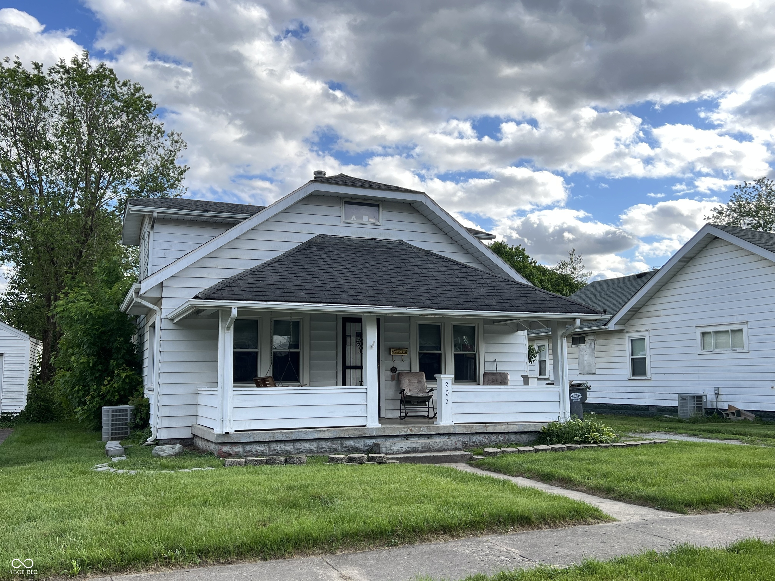 207 East Plum Street Anderson, IN 46012 - Photo 2 of 19