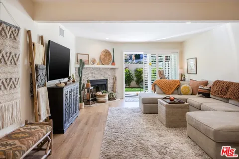 $525,000 | 571 Artisan Road, Newbury Park, CA 91320