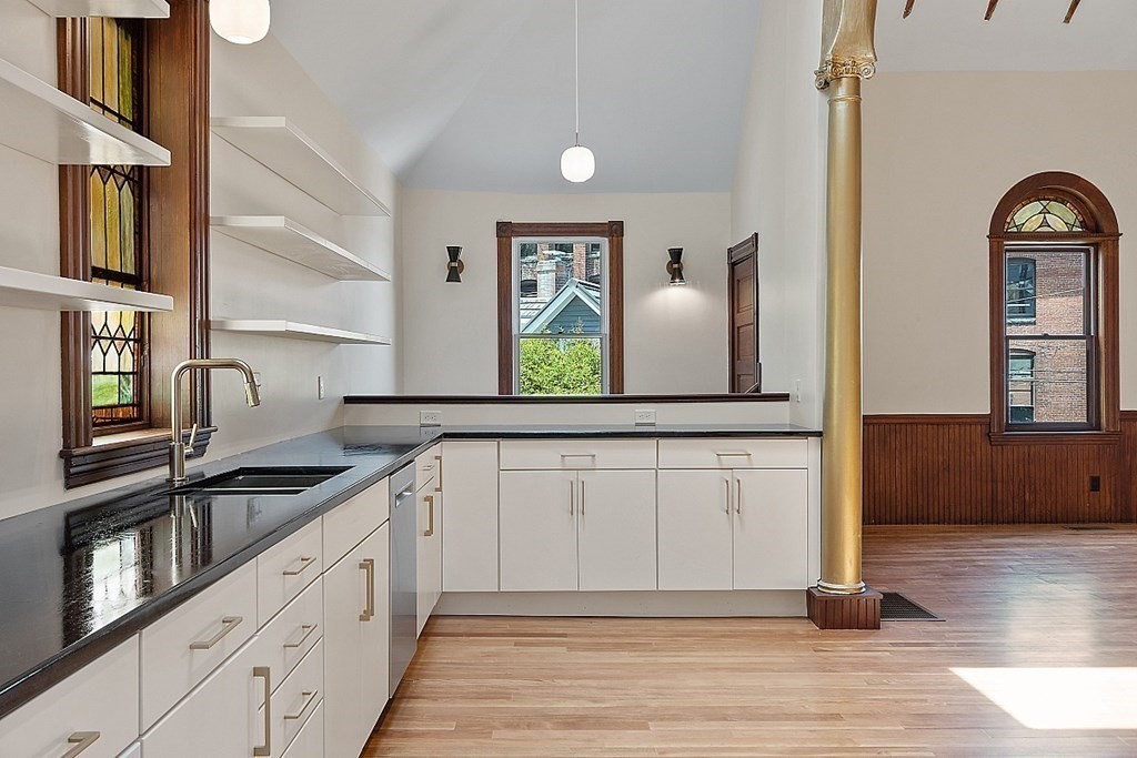 19 Walnut Street Maynard, MA 01754 - Photo 4 of 18