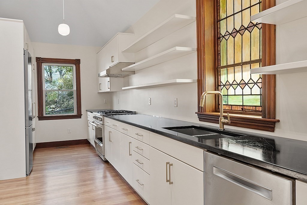 19 Walnut Street Maynard, MA 01754 - Photo 5 of 18