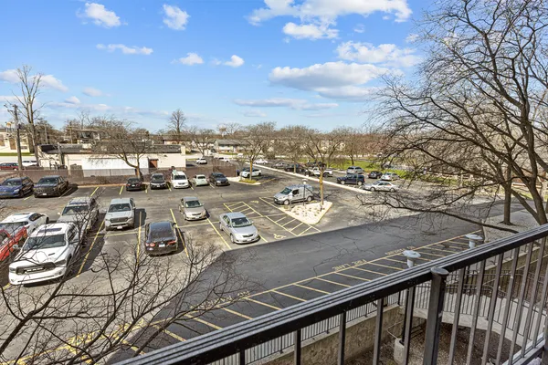 $169,900 | 1043 South York Road, Unit 209, Bensenville, IL 60106