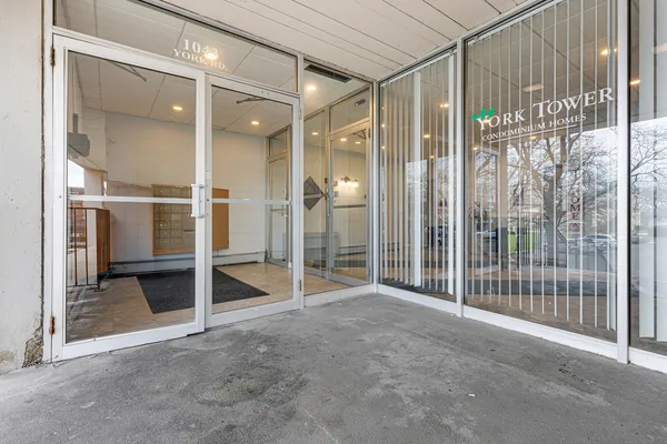 $169,900 | 1043 South York Road, Unit 209, Bensenville, IL 60106