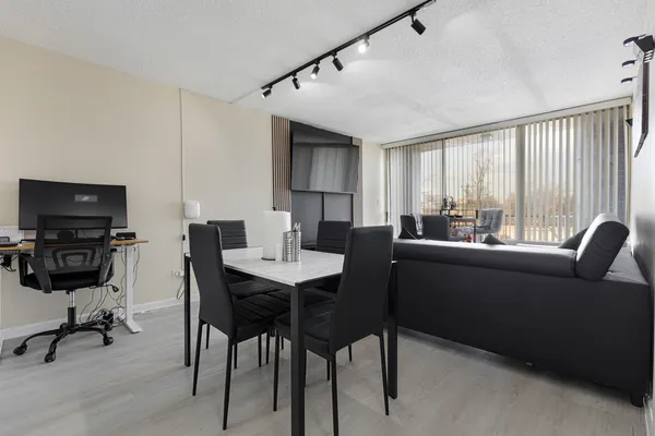 $169,900 | 1043 South York Road, Unit 209, Bensenville, IL 60106