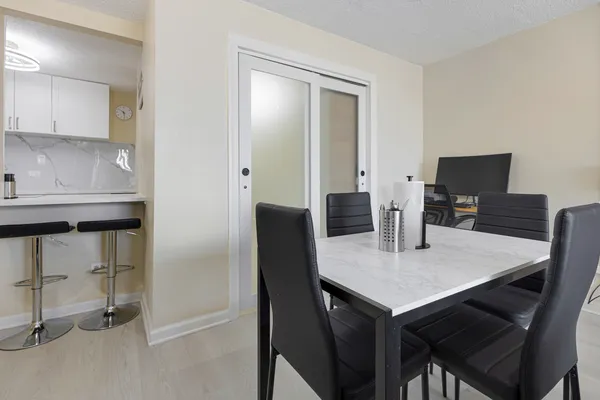 $169,900 | 1043 South York Road, Unit 209, Bensenville, IL 60106