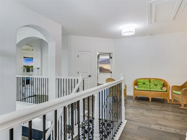 a view of livingroom with furniture