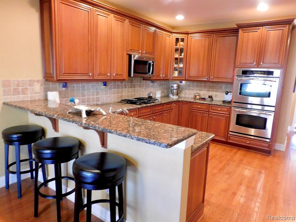 24907 Reeds Pointe Drive Novi, MI 48374 - Photo 8 of 35